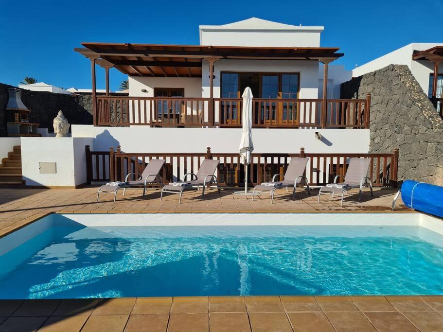 Luxury 4-Bedroom Villa With Heated Pool + Sea View Playa Blanca  Extérieur photo