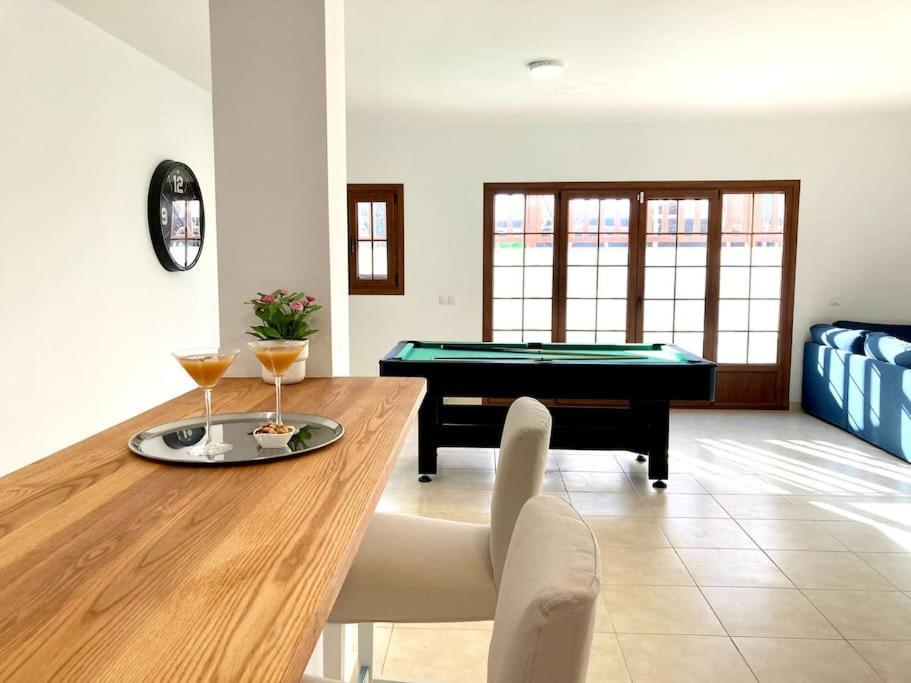 Luxury 4-Bedroom Villa With Heated Pool + Sea View Playa Blanca  Extérieur photo