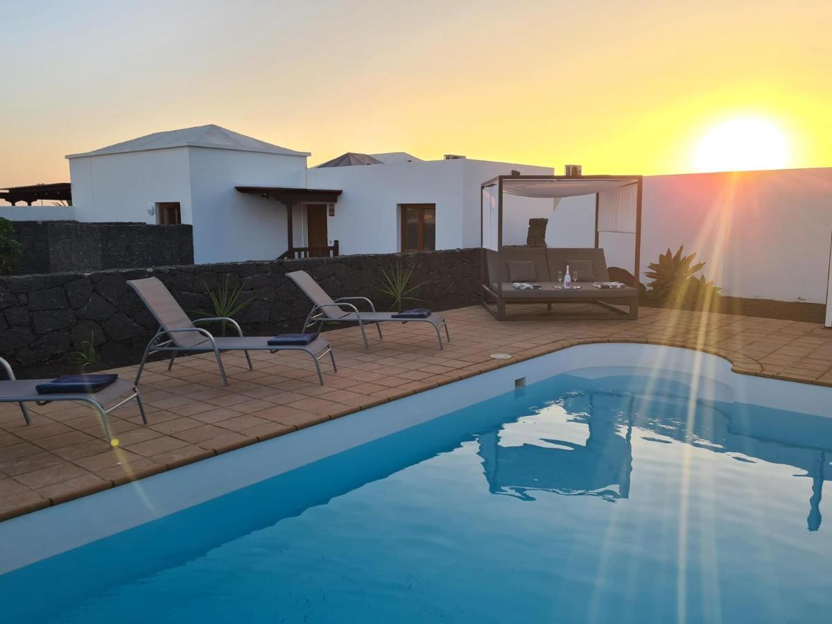 Luxury 4-Bedroom Villa With Heated Pool + Sea View Playa Blanca  Extérieur photo